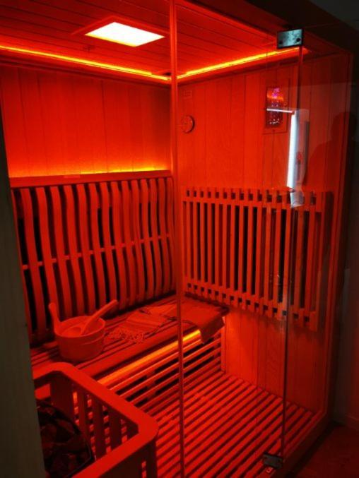Spabyelleetlui Spa Rouge Ou Bleu Mouscron Exterior foto