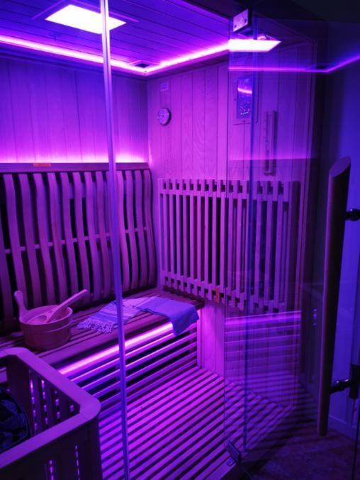 Spabyelleetlui Spa Rouge Ou Bleu Mouscron Exterior foto