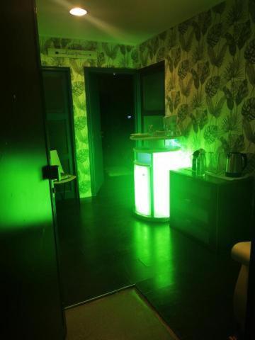 Spabyelleetlui Spa Rouge Ou Bleu Mouscron Exterior foto