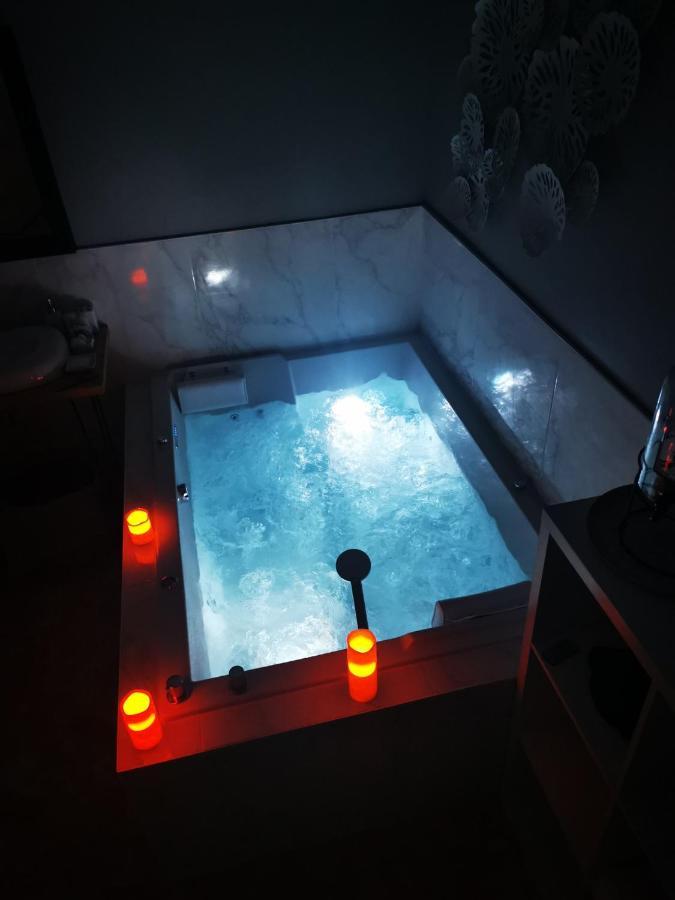 Spabyelleetlui Spa Rouge Ou Bleu Mouscron Exterior foto
