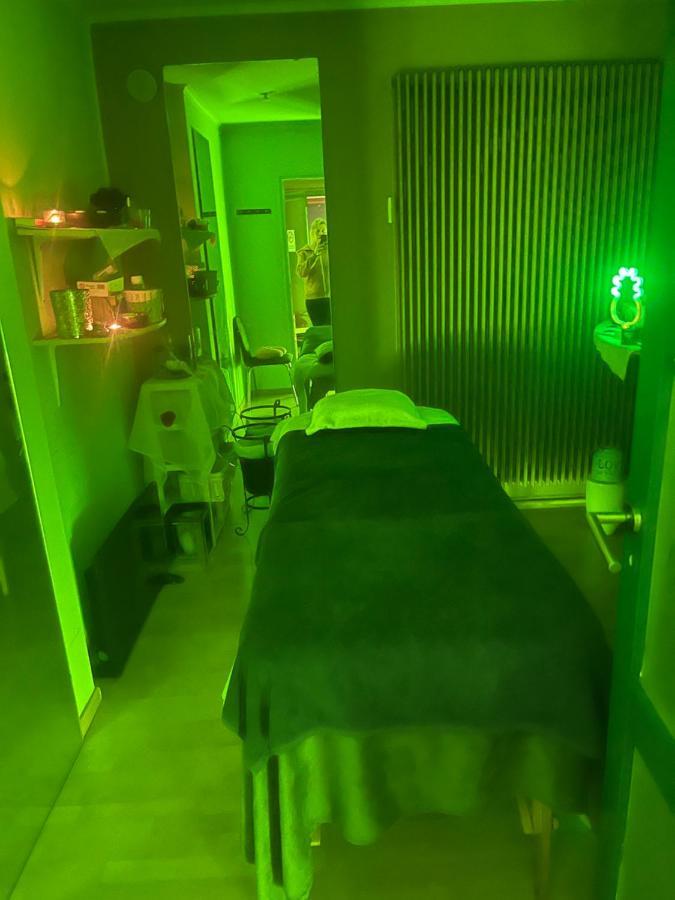 Spabyelleetlui Spa Rouge Ou Bleu Mouscron Exterior foto