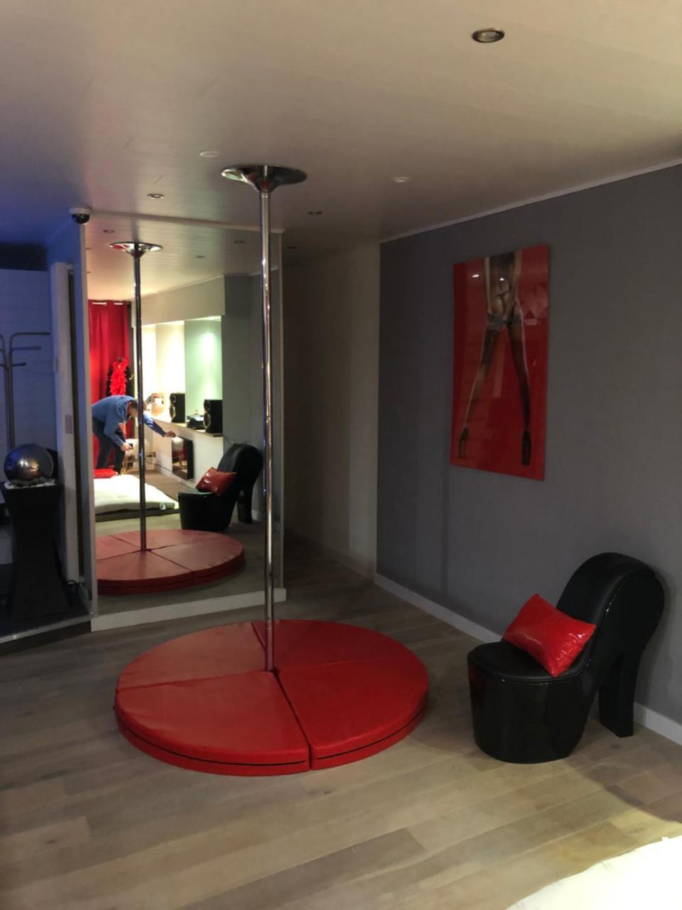Spabyelleetlui Spa Rouge Ou Bleu Mouscron Exterior foto