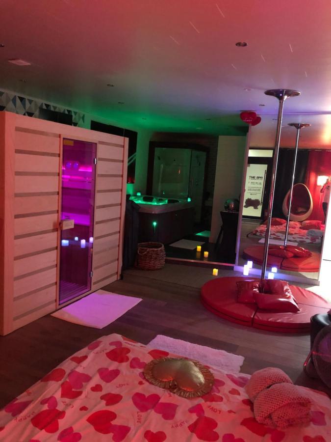 Spabyelleetlui Spa Rouge Ou Bleu Mouscron Exterior foto